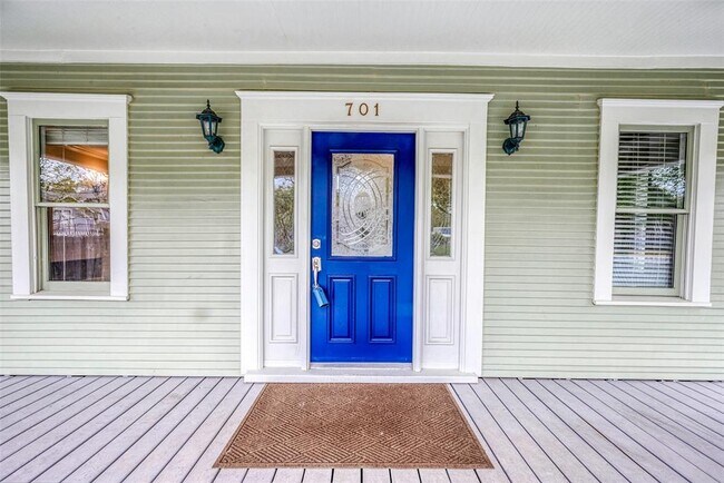 Building Photo - 701 Highland St