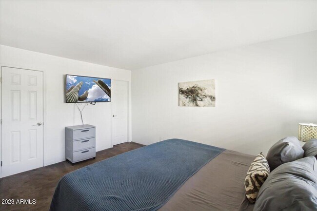 Building Photo - 7625 E Camelback Rd