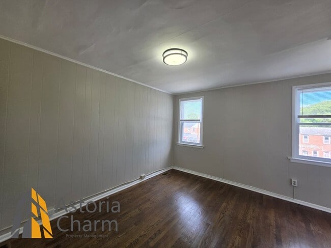 Building Photo - 1418 N Dukeland St