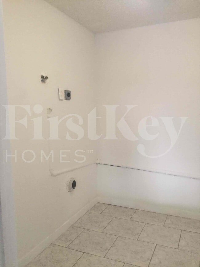 Building Photo - 19742 Carolina Cir