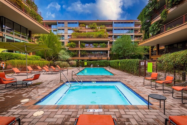 Building Photo - 7147 E Rancho Vista Dr