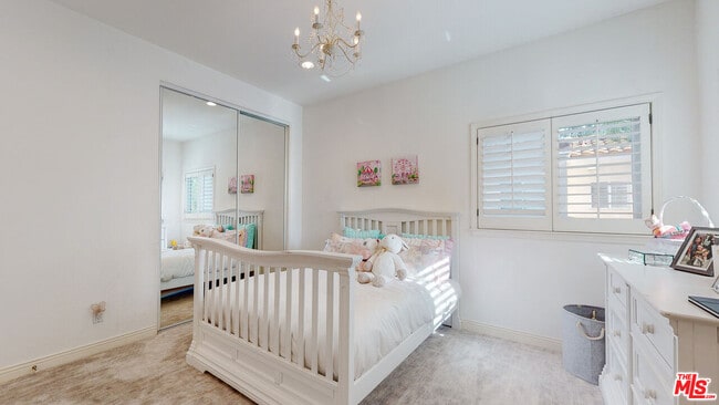 Building Photo - 4950 Densmore Ave