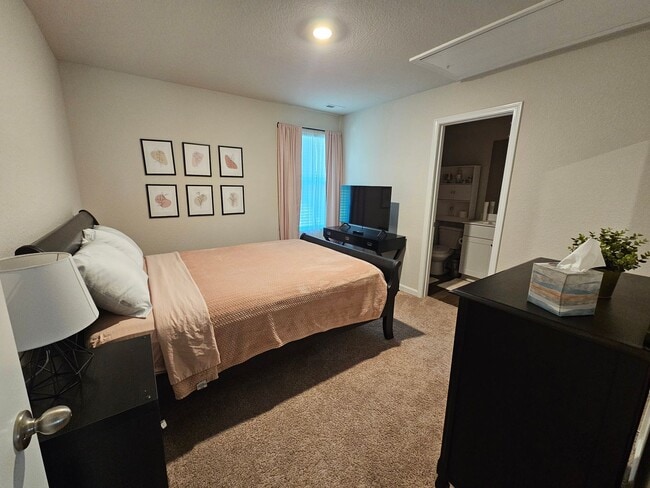Building Photo - NEW LISTING!!!!!