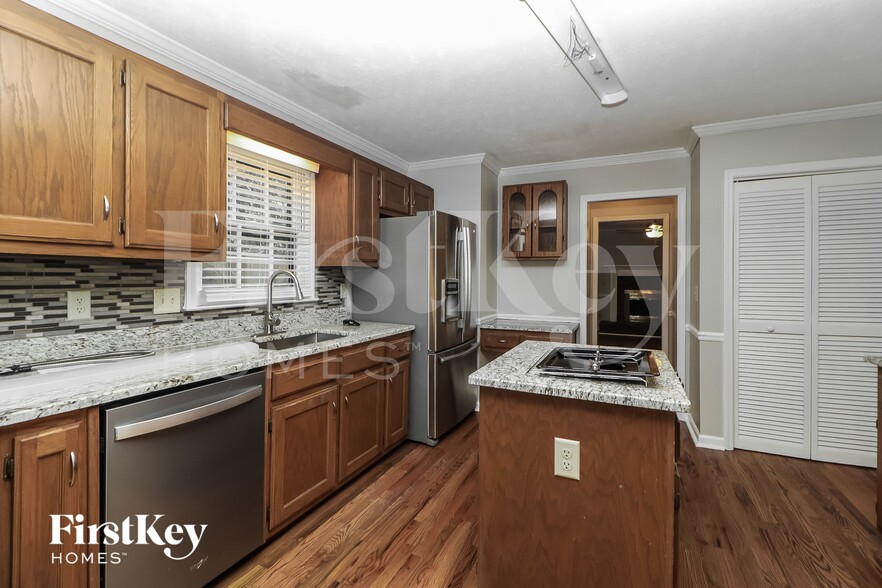 Building Photo - 205 Timber Oak Cove