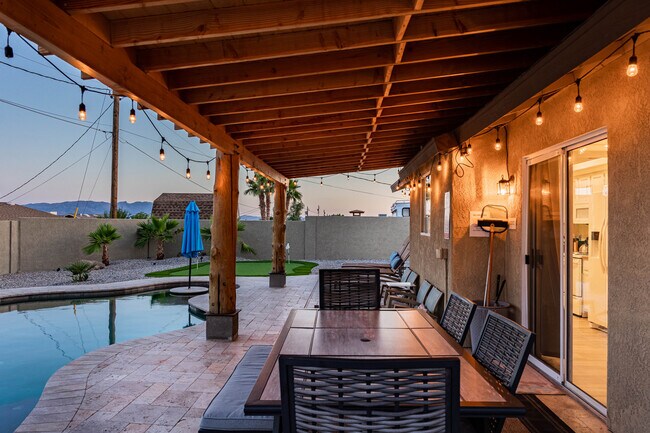 Building Photo - 3280 Rocking Horse Dr