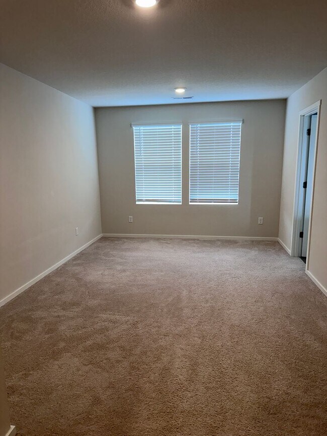 Building Photo - Charming 4 bdrm 2.5 ba in Vancouver, WA