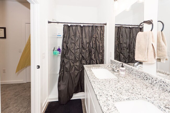 Building Photo - 4 Bedroom 3 Bath Home in Windsor Hill - North Charleston