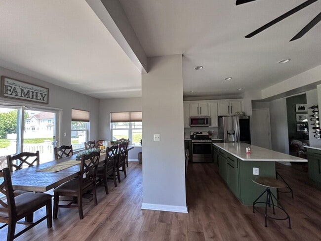 Building Photo - 75 Livie Ln