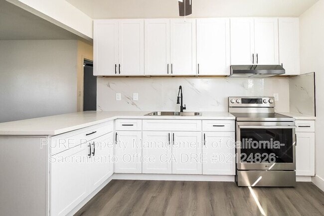 Building Photo - 130 Elm St