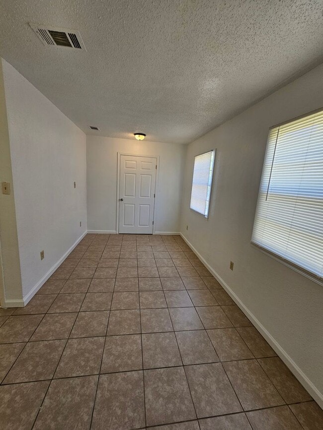 Building Photo - Moss Point 2 Bedroom