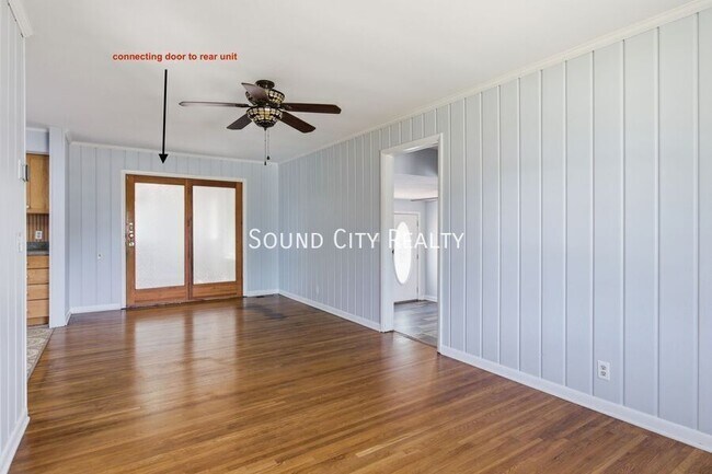 Building Photo - 7016 Bonnalake Dr
