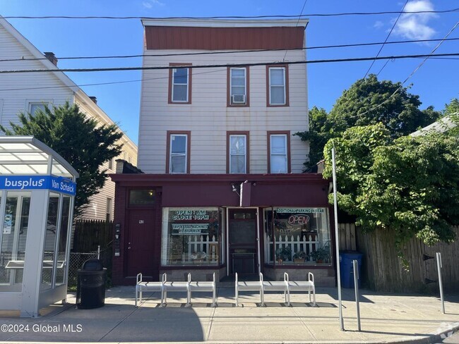 Building Photo - 92 Ontario St