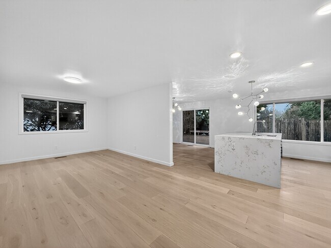 Building Photo - 16711 NE 18th St