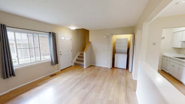 Building Photo - 529 Longshore Dr