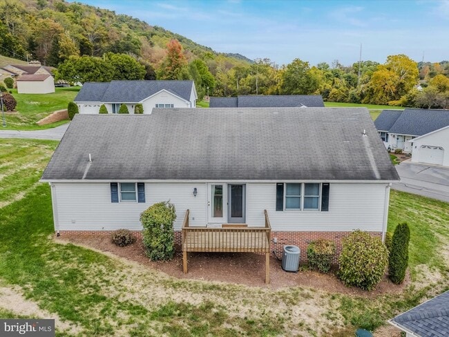 Building Photo - 73 Garden Dr