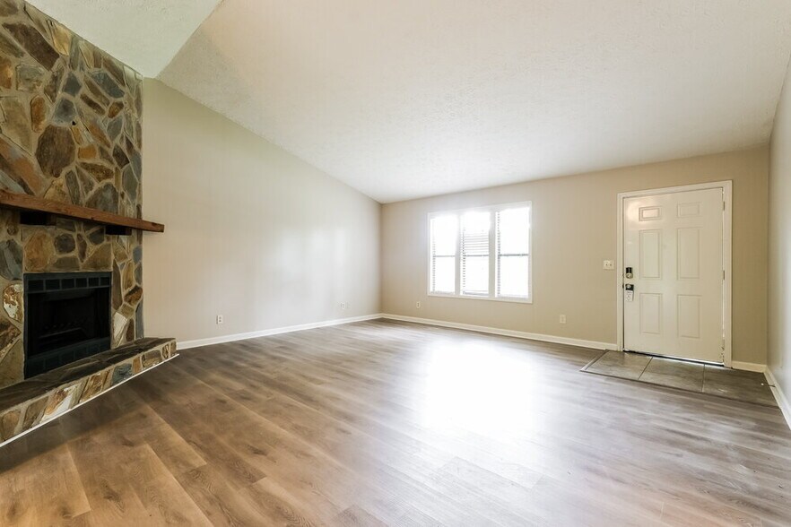 Building Photo - 319 Knollwood Ln
