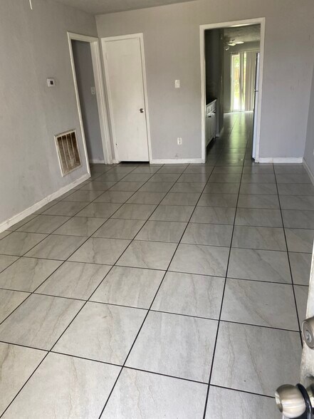 Building Photo - 8019 Beech Cove Ln