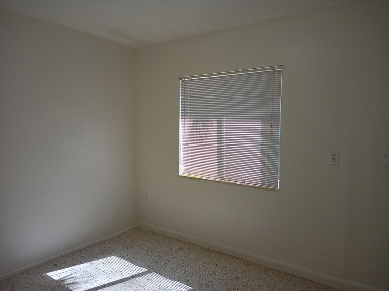 Building Photo - 535 SW 4th St