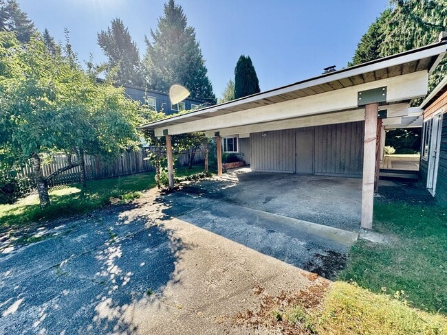 Building Photo - Mid-Century Gem near Meadowbrook Park!