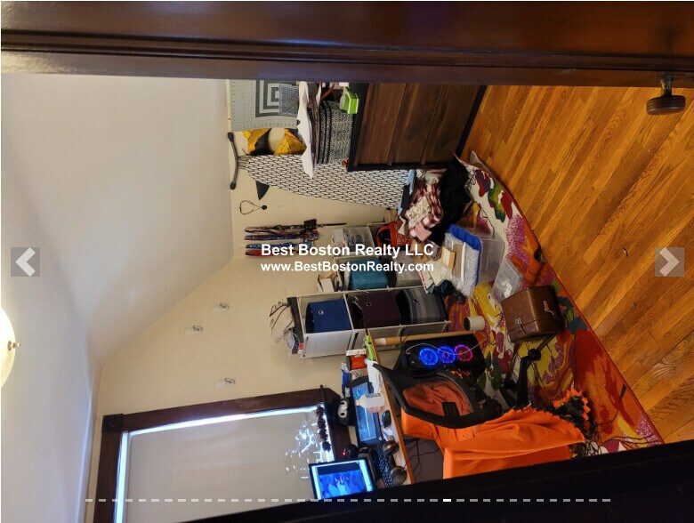 Building Photo - 211 Holland St