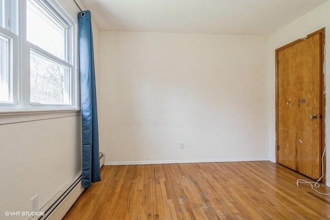 Building Photo - 126 Linden Ln