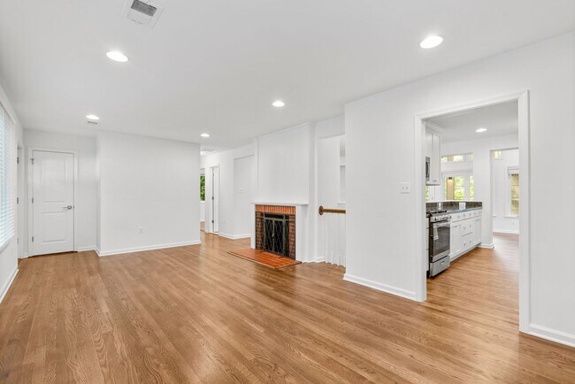 Building Photo - 3BR/4BA - Silver Spring Rambler on Quiet Cul-de-Sac Near Sligo Creek Park