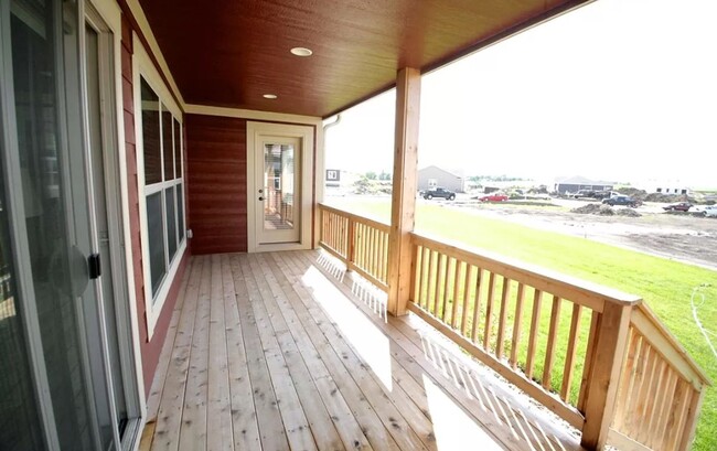 Building Photo - Centennial Pointe West