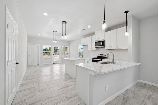 Building Photo - 956 TX-304