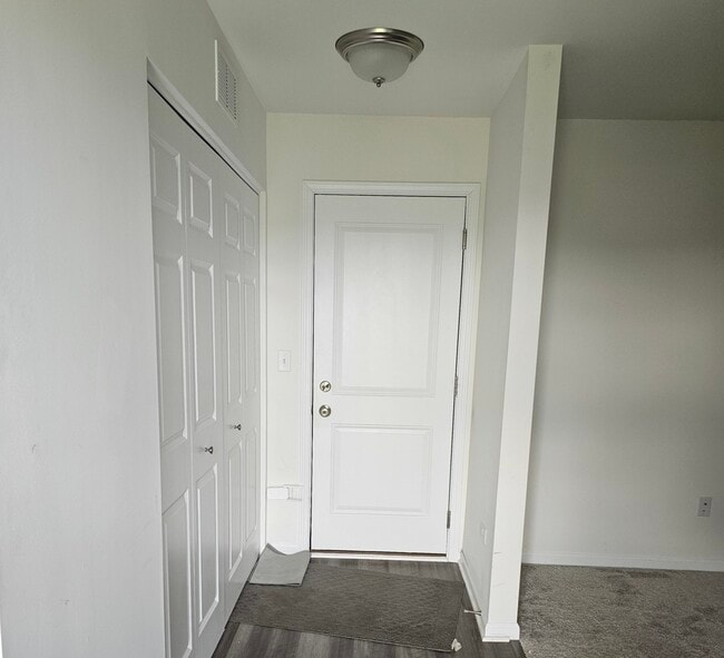 Building Photo - 858 Finley Dr