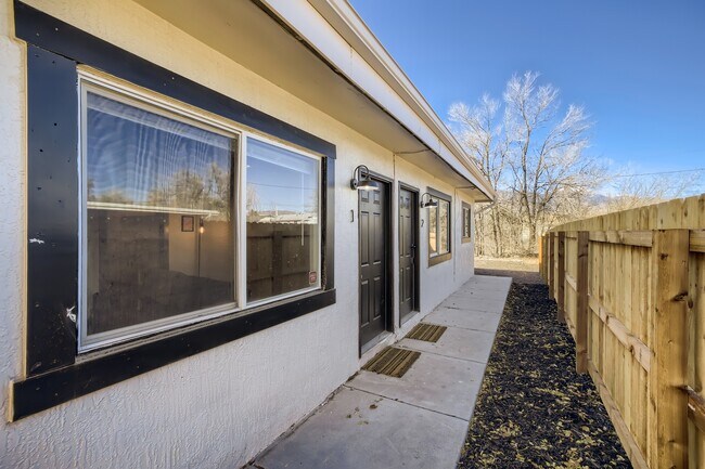 Building Photo - 940 S Arcadia St