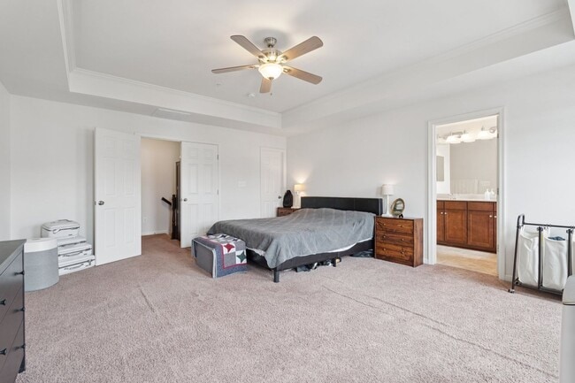 Building Photo - 42227 Canary Grass Square