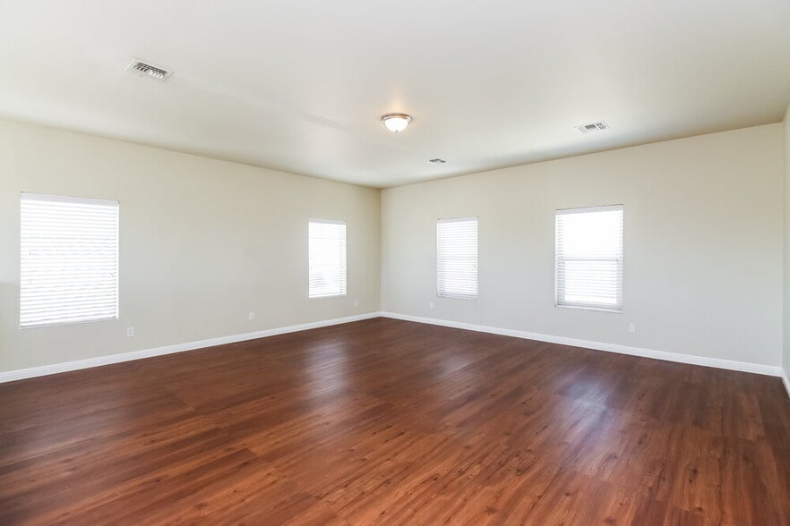Building Photo - 10022 W Luxton Ln