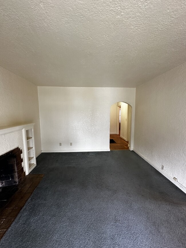 Building Photo - 8106 Holly St