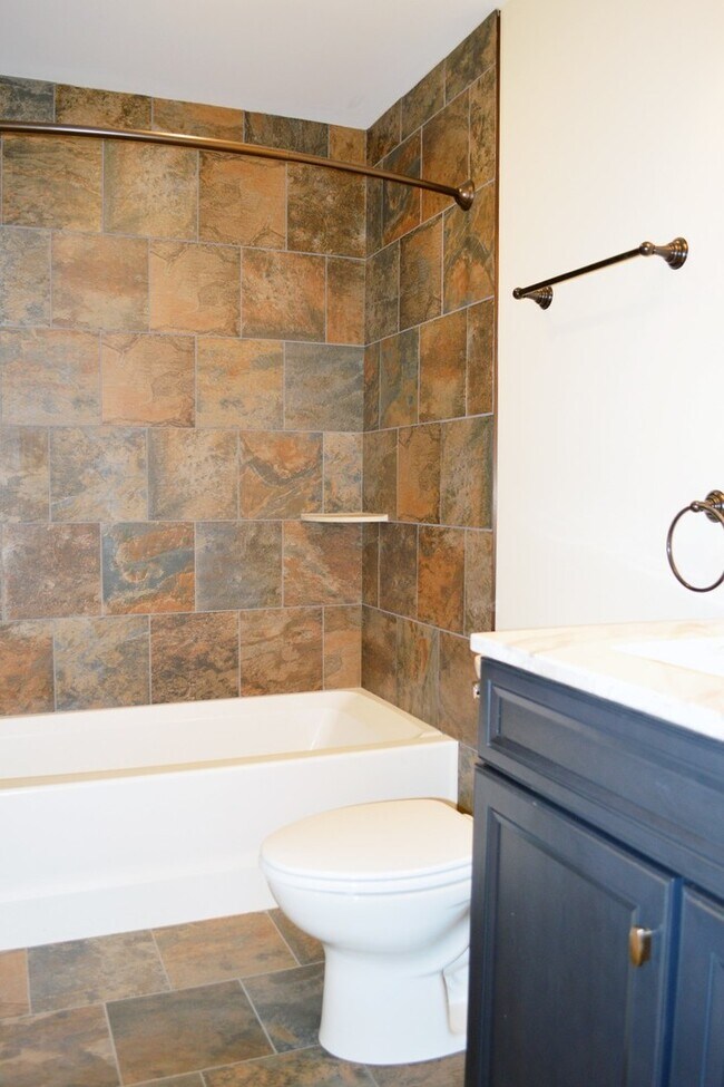 Building Photo - 214 North Ave