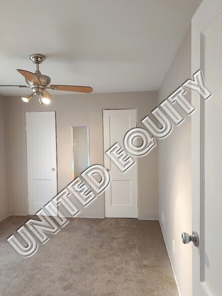 Building Photo - 3401 Earlham Dr