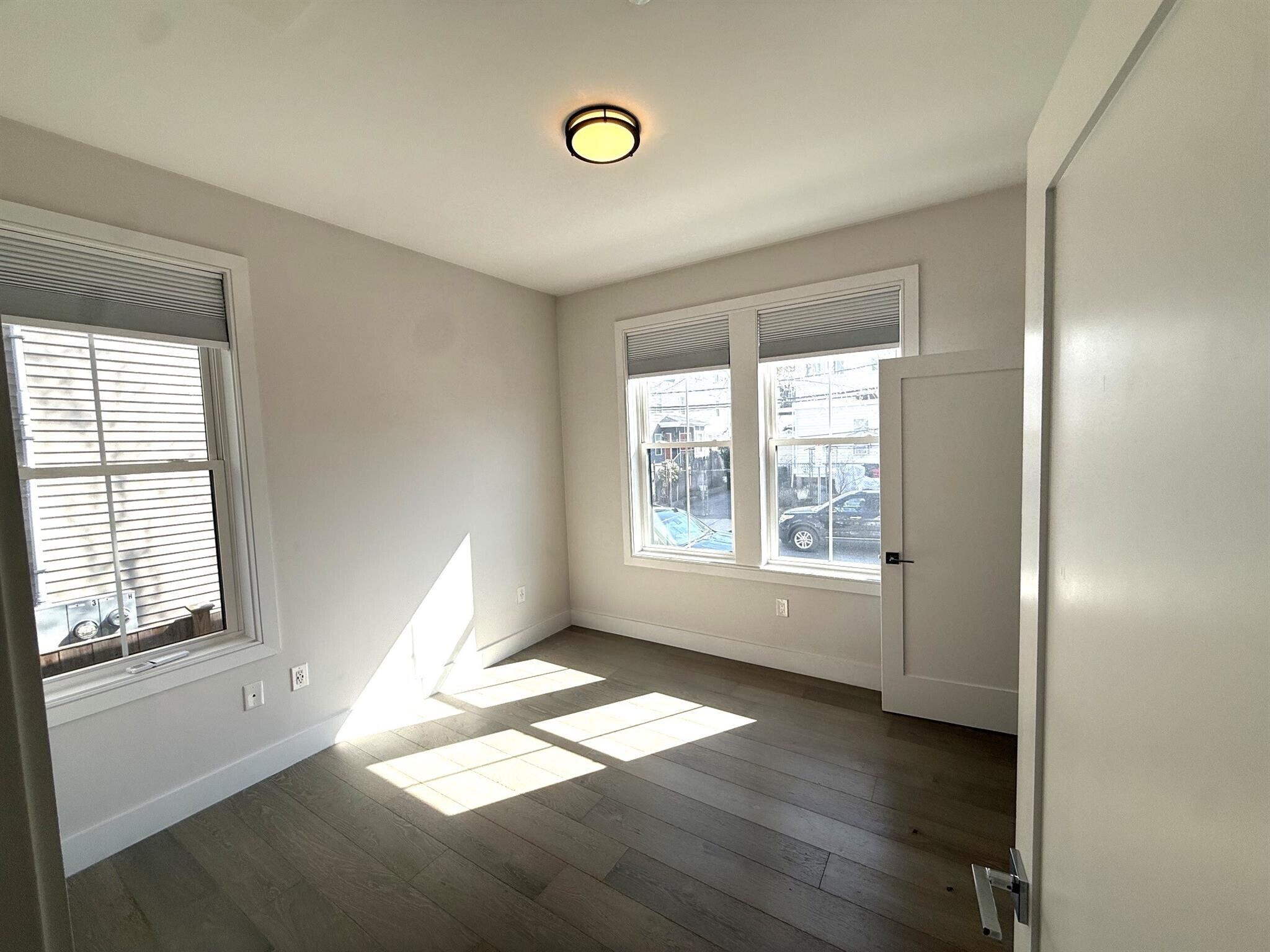 Building Photo - 24 Rush St