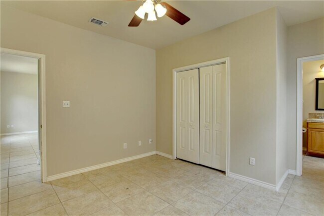 Building Photo - 1105 Cuernavaca Dr N