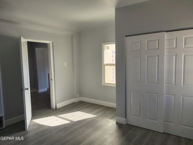 Building Photo - 714 N San Marcial St