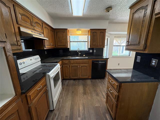 Building Photo - 8111 Llano Ave