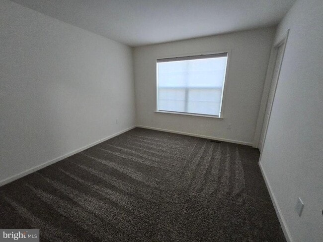 Building Photo - 633 Kincaid Ave