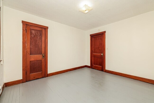 Building Photo - 1530 W High St