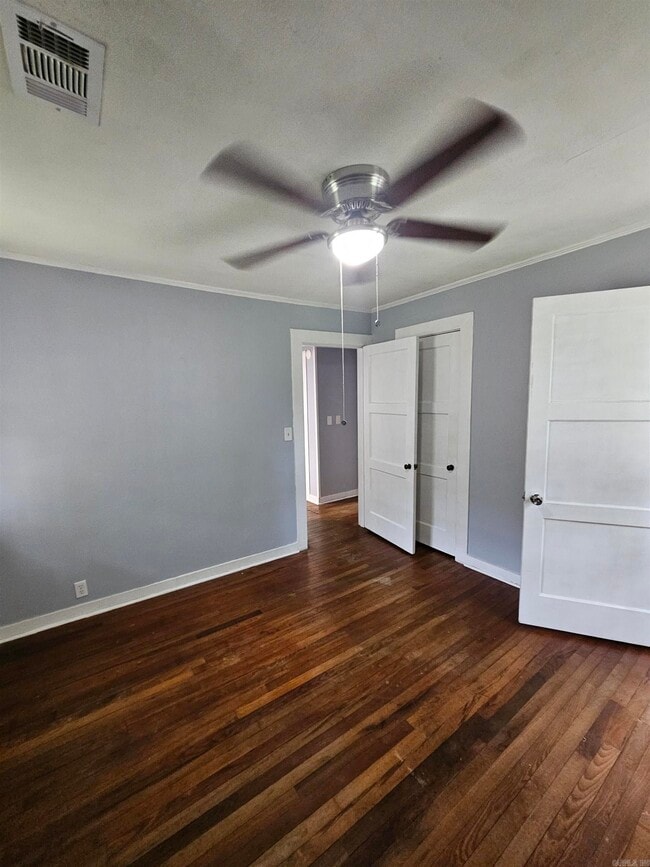 Building Photo - 919 Toler St