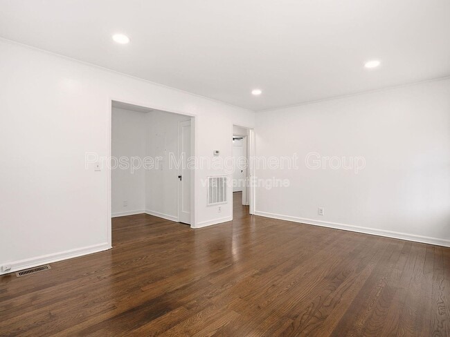 Building Photo - 4819 Boulevard Ln