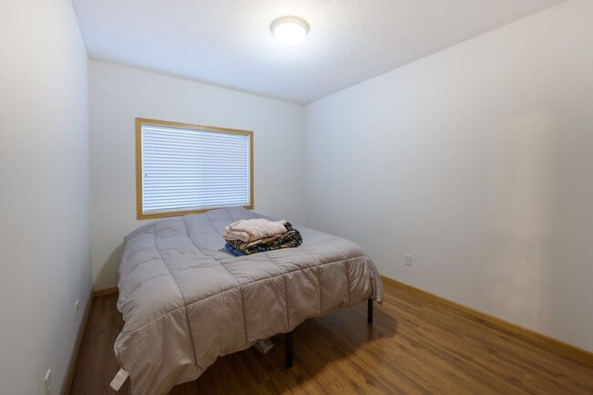 Building Photo - Rare maple grove townhouse available! 3 be...