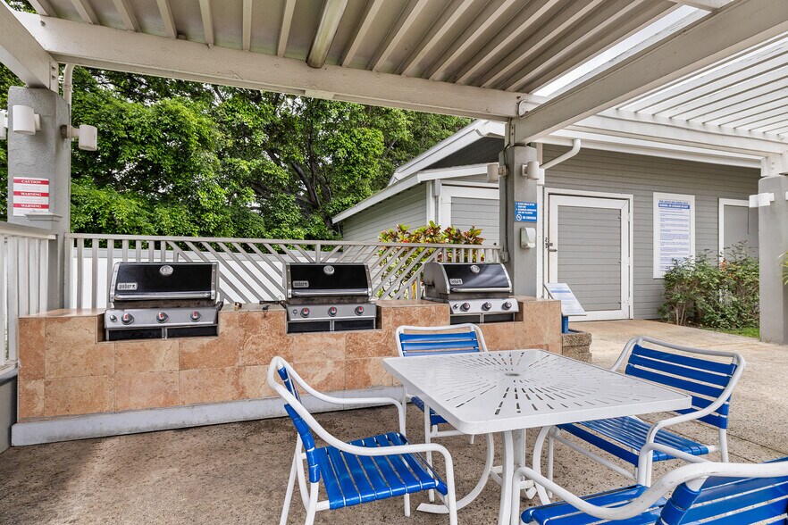 Building Photo - 393 Mananai Pl