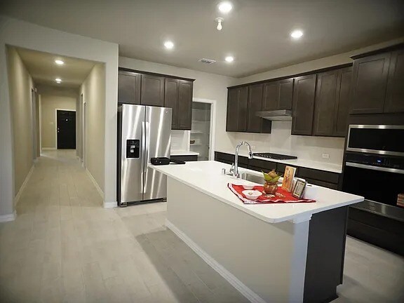 Building Photo - 3921 River Rock Ave