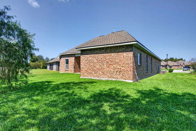 Building Photo - 15034 Belhaven St