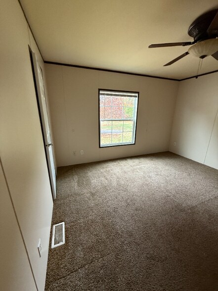 Building Photo - 367 Parker Lake Dr