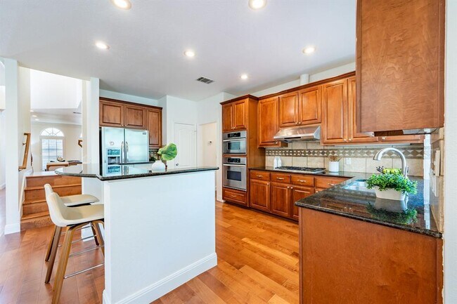 Building Photo - 7724 Yaupon Dr