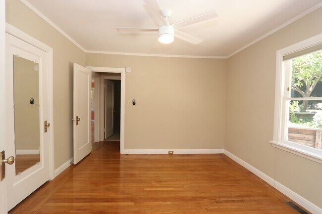 Building Photo - Piedmont Home with Bedroom Suite and Enclosed Yard